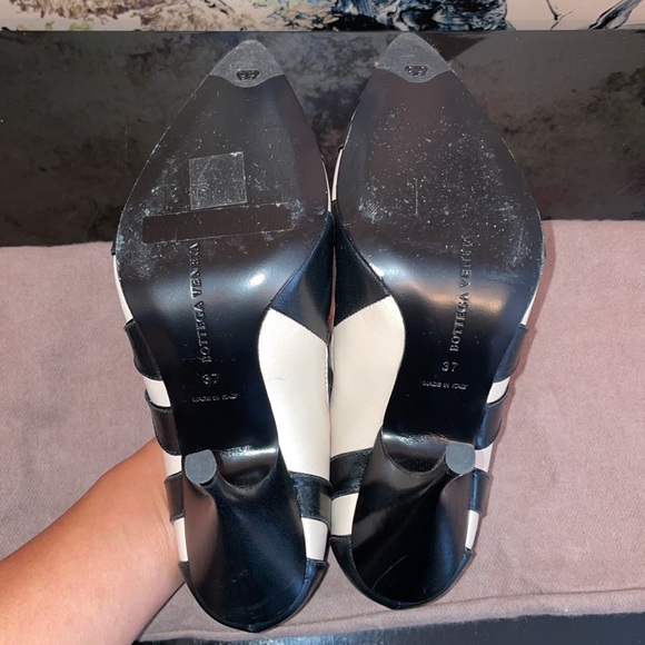 Bottega Veneta black&cream slip on bootie size 37. - Picture 3 of 4